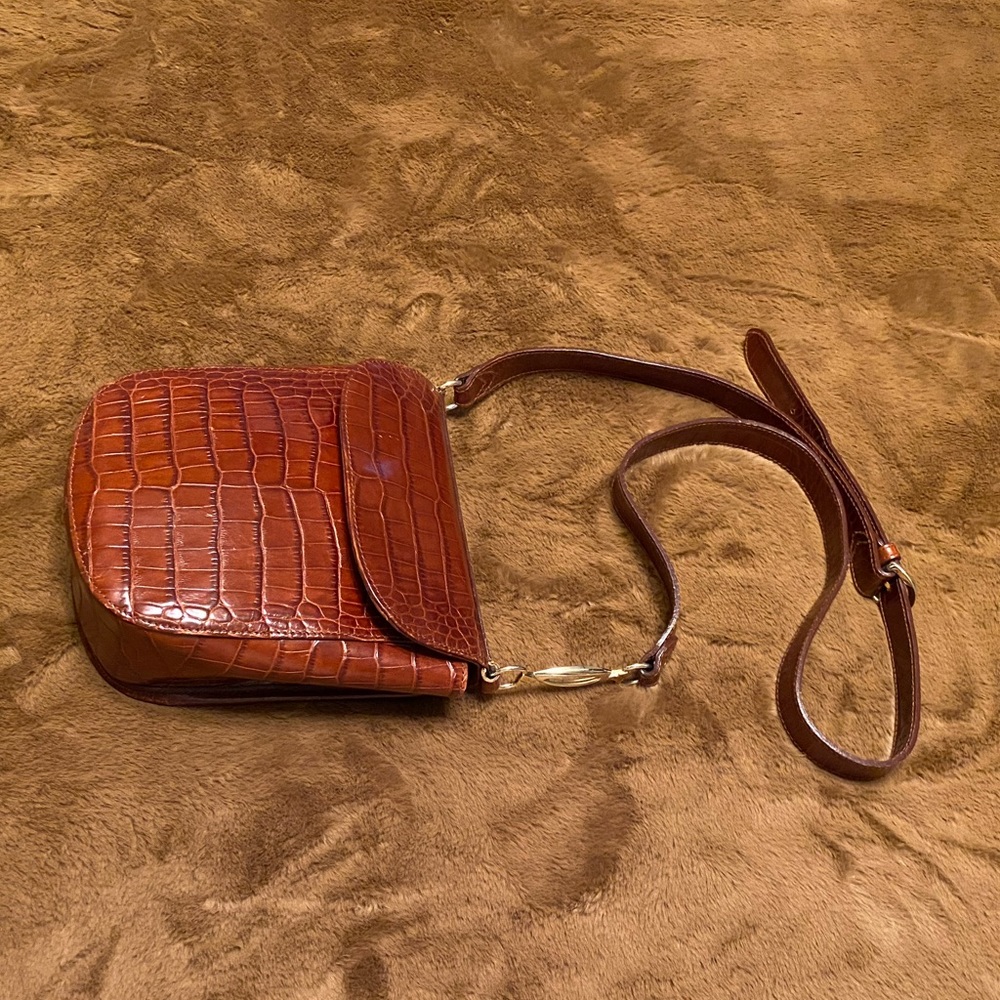 Genuine Leader Crossbody